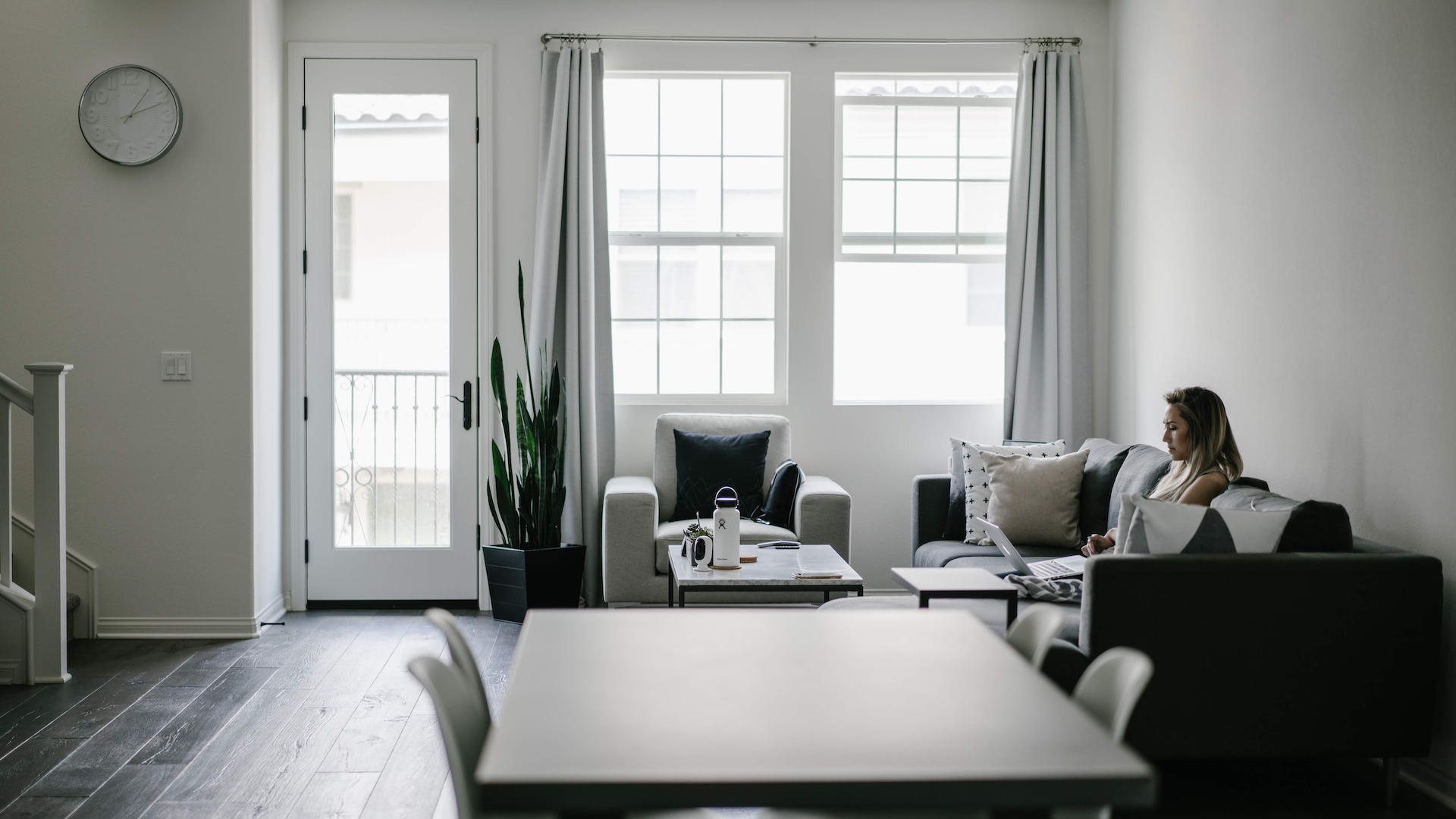 Image of a modern apartment with grey tones